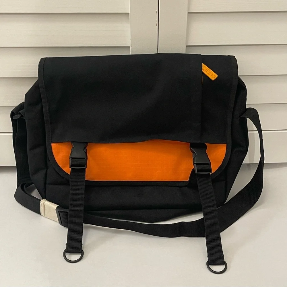 Chivas Regal Messenger Bag Black Orange Shoulder Laptop Logo Lined‎ Promo